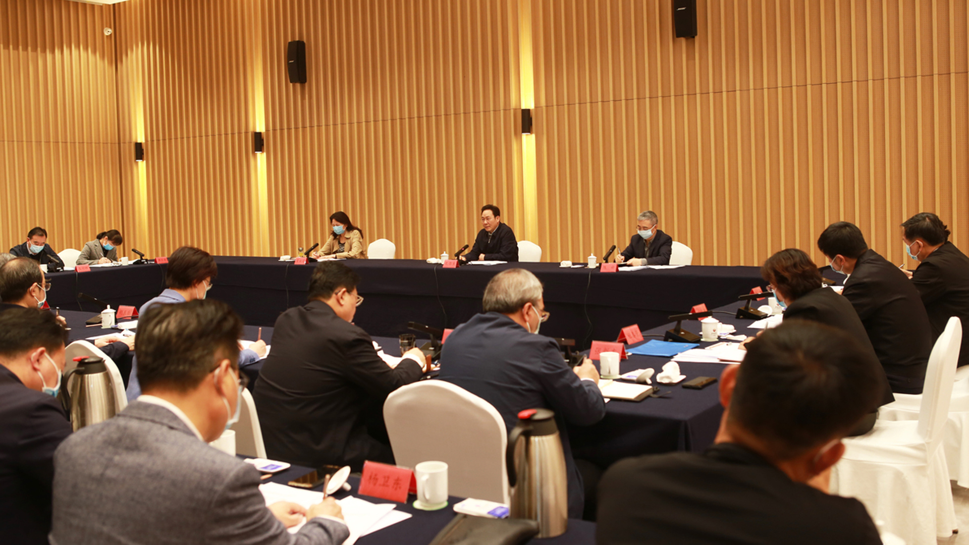 第四届中国•河南招才引智创新发展大会组委会（扩大）会议在郑州召开